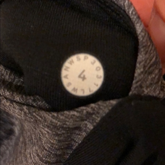 ❌SOLD❌Lululemon Box It Out leggings size 4 - Picture 6 of 7